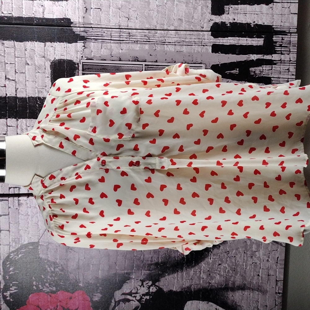 Fun 2 Fun Cream ❤️ Heart Print Blouse NWOT